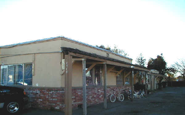 Las Flores Apartments in Santa Rosa, CA - Foto de edificio - Building Photo