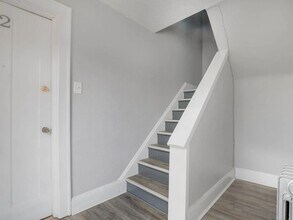 2924 Victoria Ave, Unit 2 in Cincinnati, OH - Building Photo - Building Photo