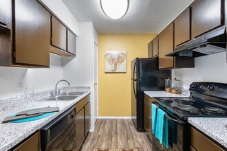 North Bend Living in Houston, TX - Foto de edificio - Interior Photo
