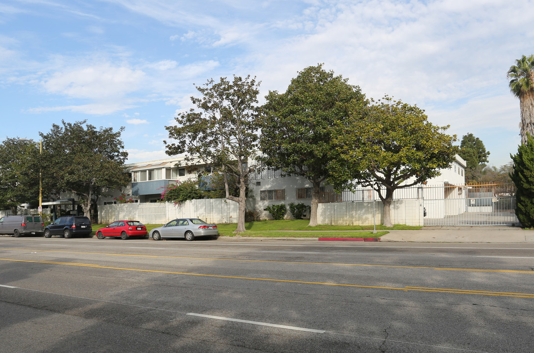 Queensland Manor South in Los Angeles, CA - Building Photo