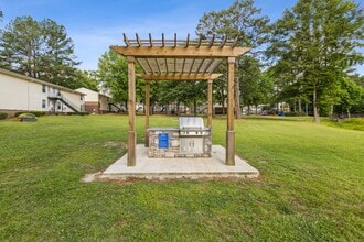 Emerald Pointe in Riverdale, GA - Foto de edificio - Building Photo