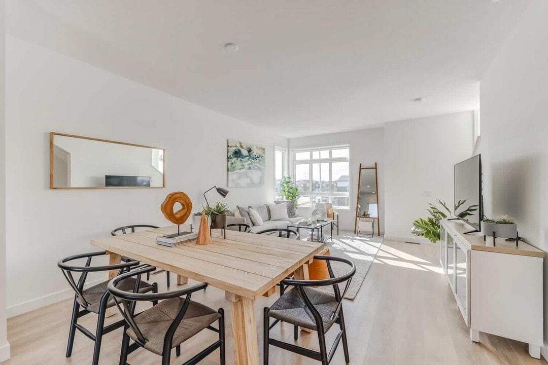 857 Belmont Dr SW in Calgary, AB - Building Photo