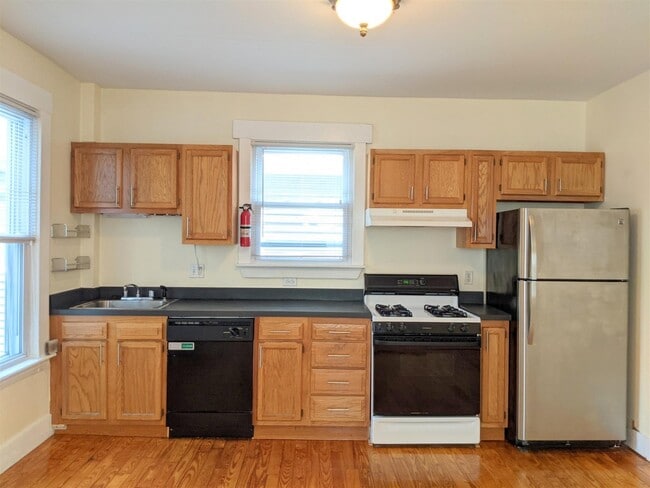 397 Washington St, Unit 2 in Somerville, MA - Foto de edificio - Building Photo