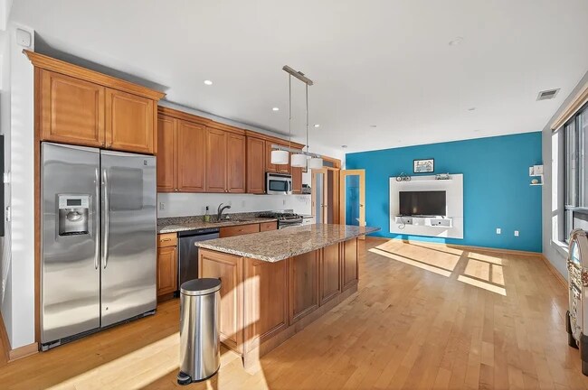 3104 W Lake St, Unit 405 in Minneapolis, MN - Foto de edificio - Building Photo