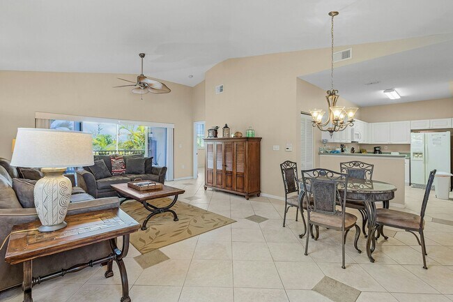 15571 Bellamar Dr in Ft. Myers, FL - Building Photo - Building Photo