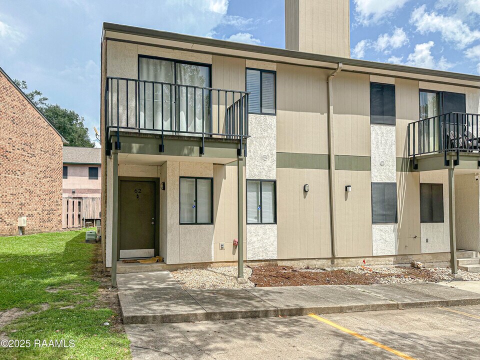 3500 E Simcoe St in Lafayette, LA - Building Photo
