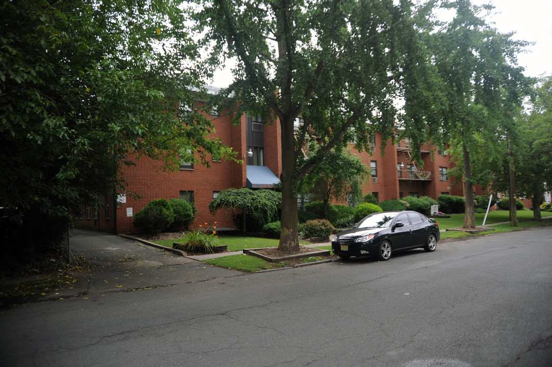 Jade Apartments in Plainfield, NJ - Building Photo