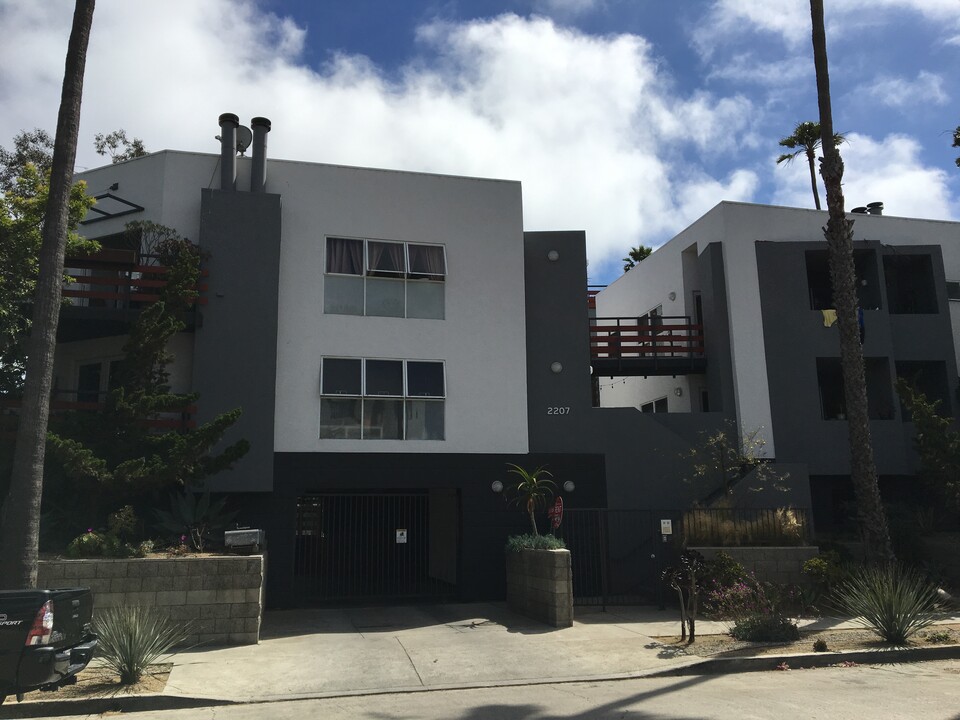 2207 Brenta Pl in Venice, CA - Building Photo