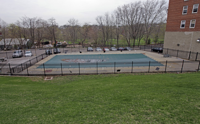 Silver Lake Apartments in Staten Island, NY - Building Photo - Building Photo