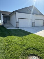 692 Long Path Ct in Goddard, KS - Building Photo