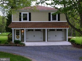 6860 Engle Molers Rd in Shepherdstown, WV - Building Photo