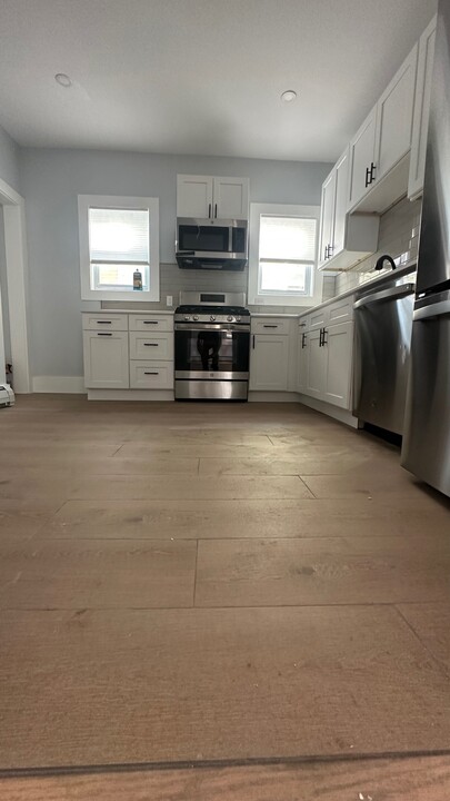13 Alston St in Somerville, MA - Building Photo