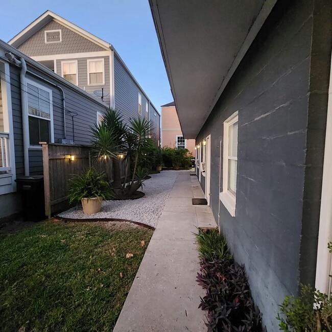 7449 Pitt St in New Orleans, LA - Building Photo - Building Photo