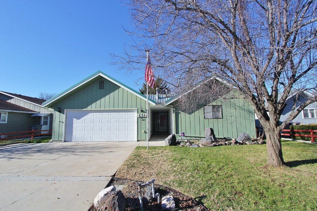 2412 Robert Ave in Caldwell, ID - Building Photo
