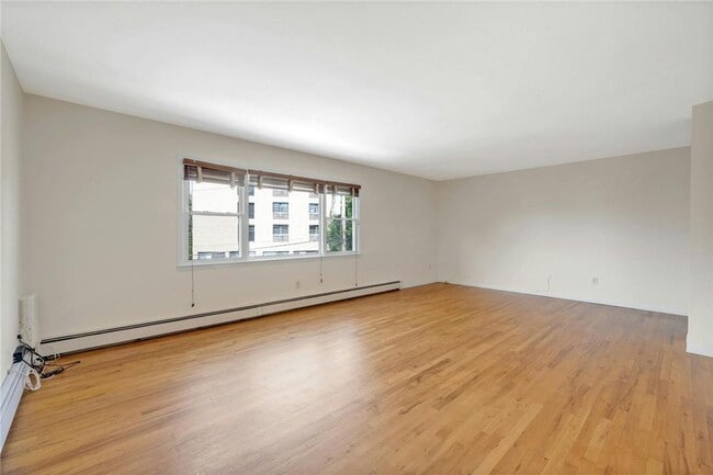 126 Fisher Ave in Eastchester, NY - Building Photo - Building Photo
