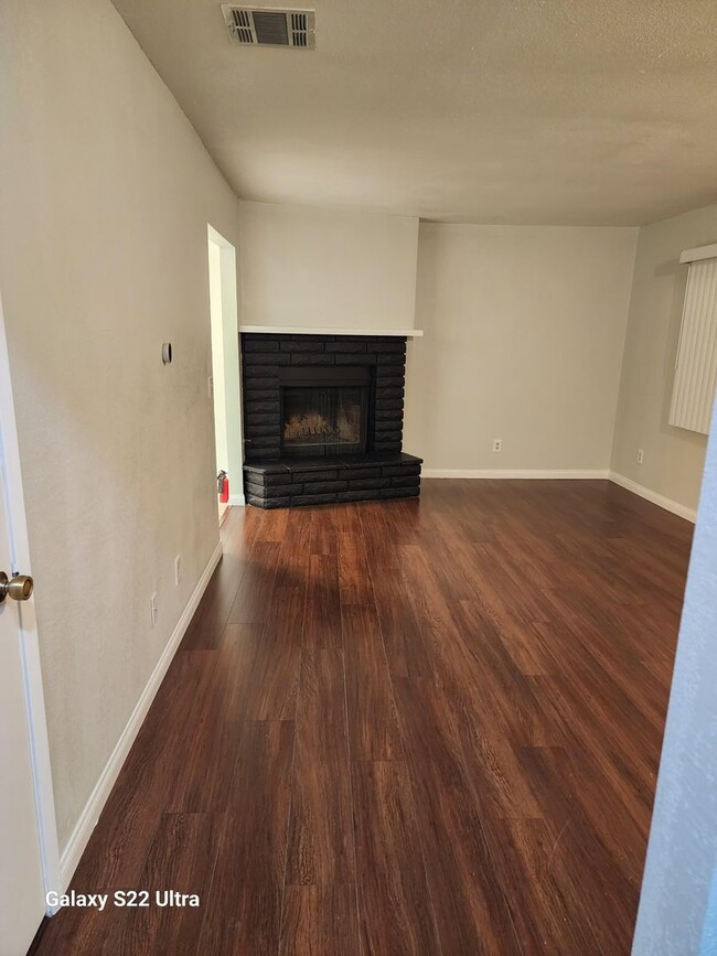 15833 Serrano Rd in Apple Valley, CA - Building Photo - Building Photo