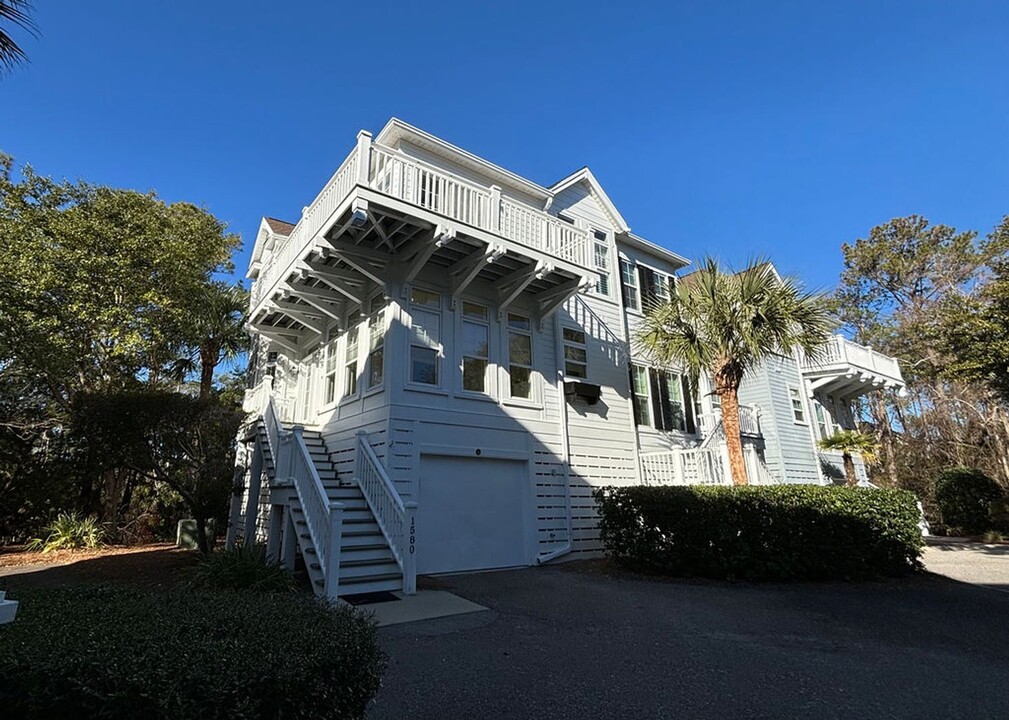 1580 Sea Palms Crescent in Mount Pleasant, SC - Building Photo