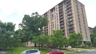 4600 Miles Dr in Arlington, VA - Building Photo - Building Photo