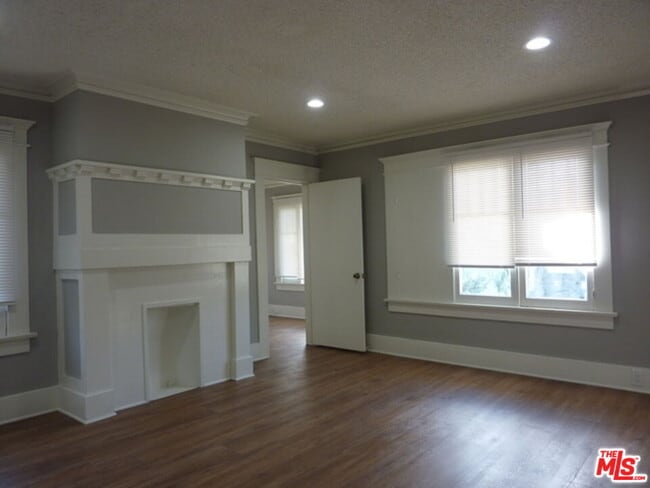 1330 Crenshaw Blvd in Los Angeles, CA - Building Photo - Building Photo
