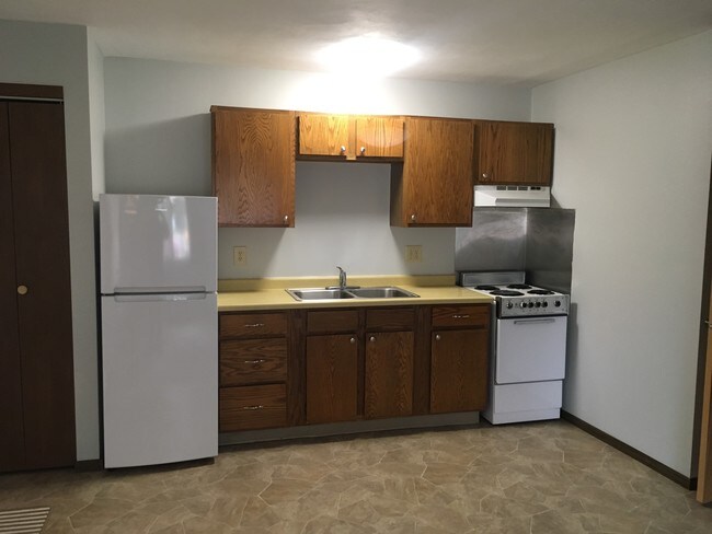 201 7th Ave SE in Rugby, ND - Building Photo - Building Photo