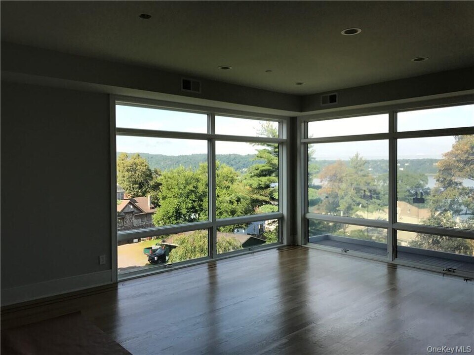 255 Broadway in Dobbs Ferry, NY - Building Photo