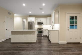 18 Creek Rd in Halesite, NY - Building Photo - Building Photo