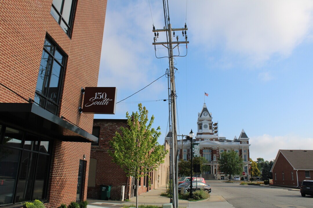 150 S Main St, Unit 201 in Franklin, IN - Building Photo