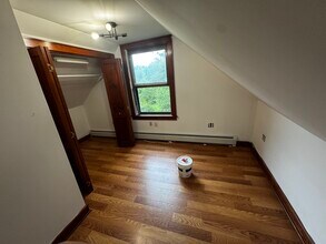 47 E Gilson Ave in Hartford, VT - Foto de edificio - Building Photo