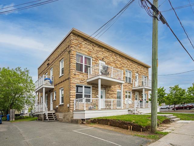 16-22 Saint-Louis Rue in Granby, QC - Building Photo - Building Photo