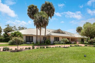 5740 SE Winged Foot Dr in Stuart, FL - Building Photo