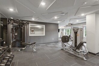 Callisto Commons in Fridley, MN - Foto de edificio - Building Photo