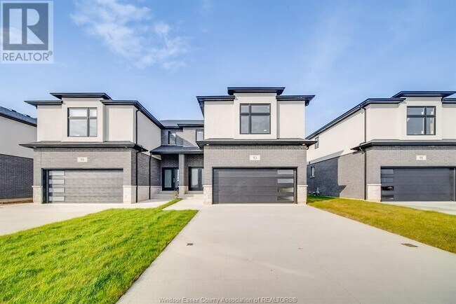93 Eagle St