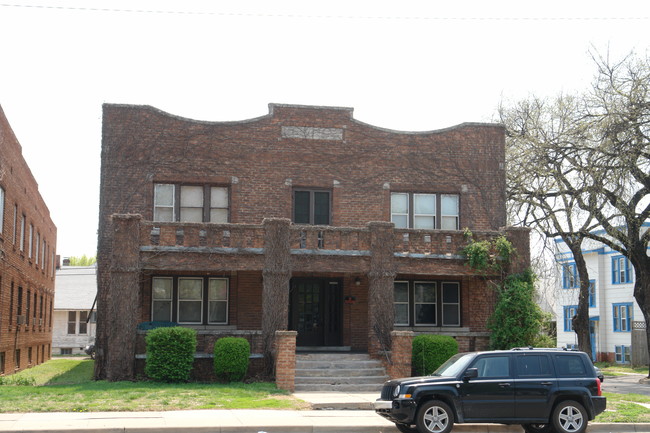 The Alamo in Wichita, KS - Foto de edificio - Building Photo