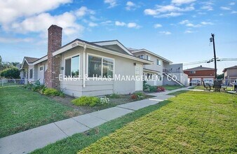 17071 Oak Ln in Huntington Beach, CA - Building Photo - Building Photo