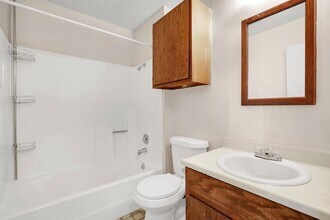 7204 Hardesty in San Antonio, TX - Building Photo - Building Photo