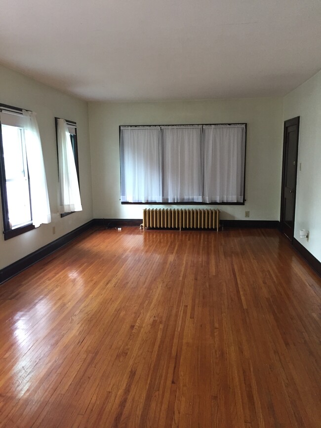 623 Raub St, Unit 1 in Joliet, IL - Building Photo - Building Photo