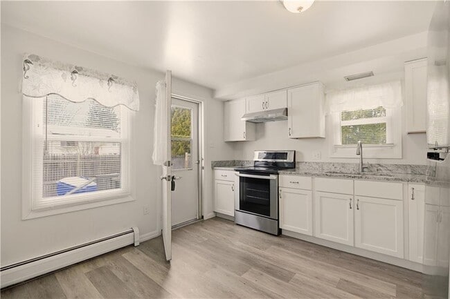 1 Aquidneck Dr in Middletown, RI - Building Photo - Building Photo