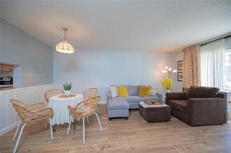 1000 NE 14th Ave in Hallandale Beach, FL - Building Photo - Building Photo