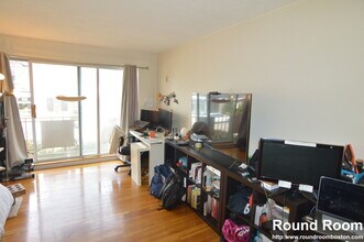 383 Langley Rd, Unit 3831 in Newton, MA - Foto de edificio - Building Photo