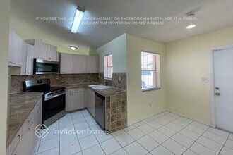 14725 SW 172nd St in Miami, FL - Foto de edificio - Building Photo