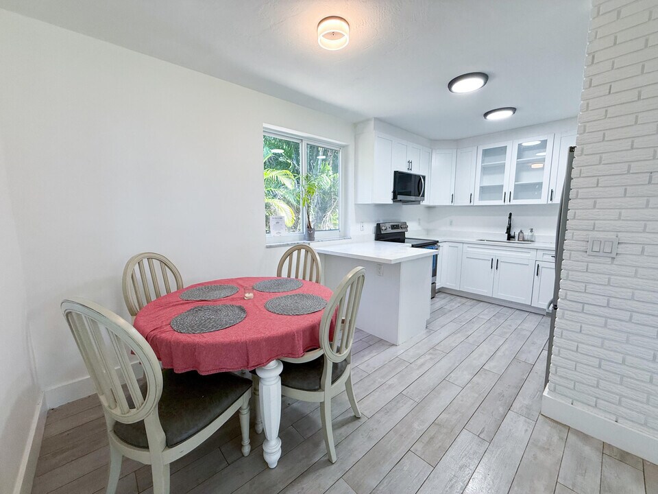 2823 Polk St in Hollywood, FL - Building Photo