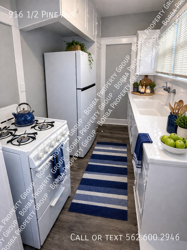 916 1/2 Pine Ave in Long Beach, CA - Building Photo - Building Photo