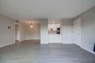 5700 Baltimore Dr in La Mesa, CA - Building Photo - Building Photo