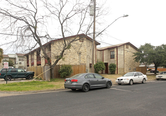 Gillis Square Apartments in Austin, TX - Foto de edificio - Building Photo