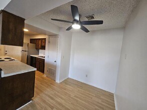 8724 W University St in Wichita, KS - Building Photo - Building Photo