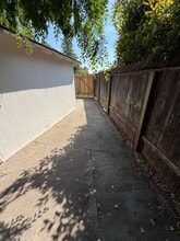 5477 E Indianapolis Ave in Fresno, CA - Building Photo - Building Photo