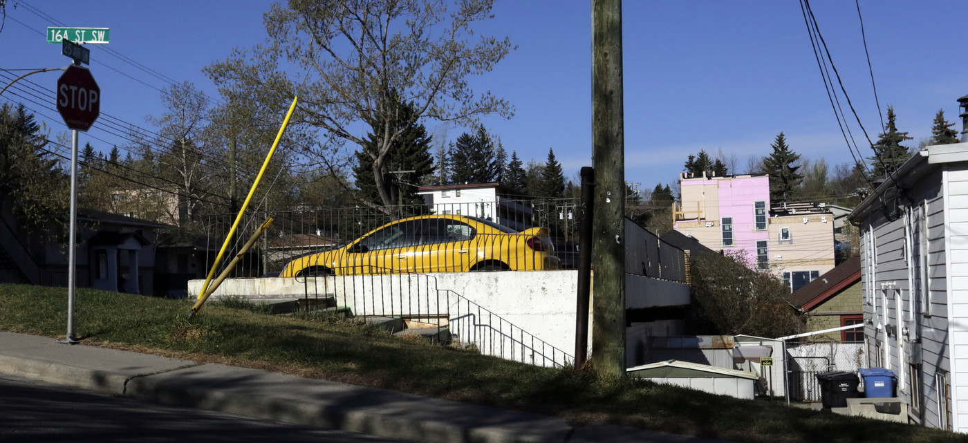 2519 16a St SW in Calgary, AB - Building Photo