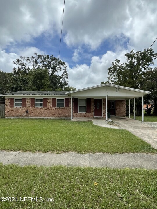 7424 Deepwood Dr N in Jacksonville, FL - Building Photo