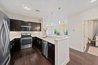 320 Maverick St, Unit 405 in Boston, MA - Building Photo - Building Photo