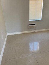 172 NW 12th St in Miami, FL - Building Photo - Building Photo